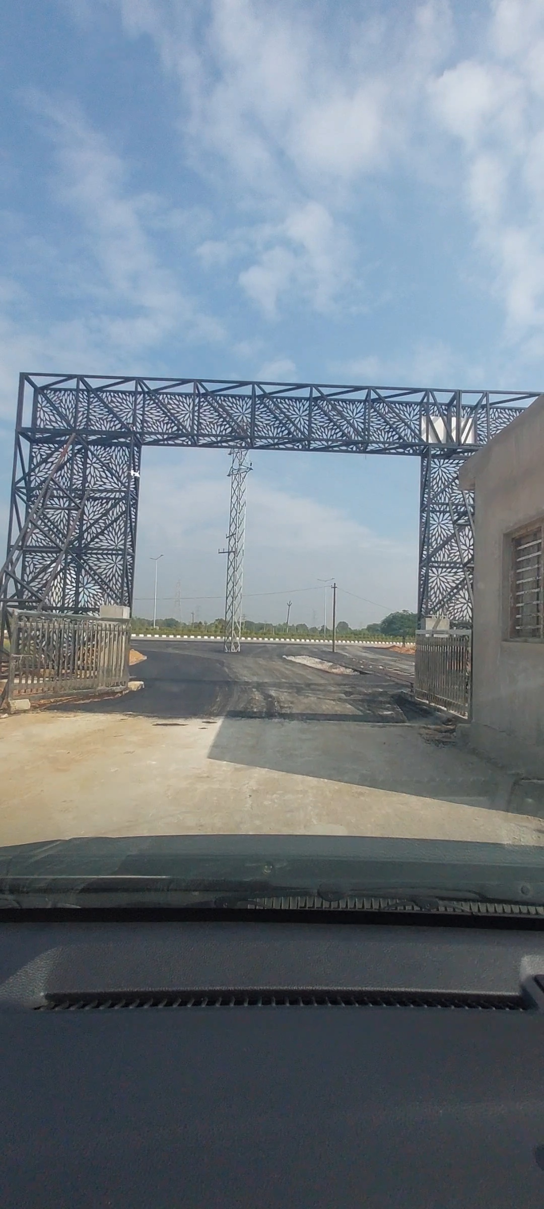 200 Ft Rd Facing Plots @ Future city